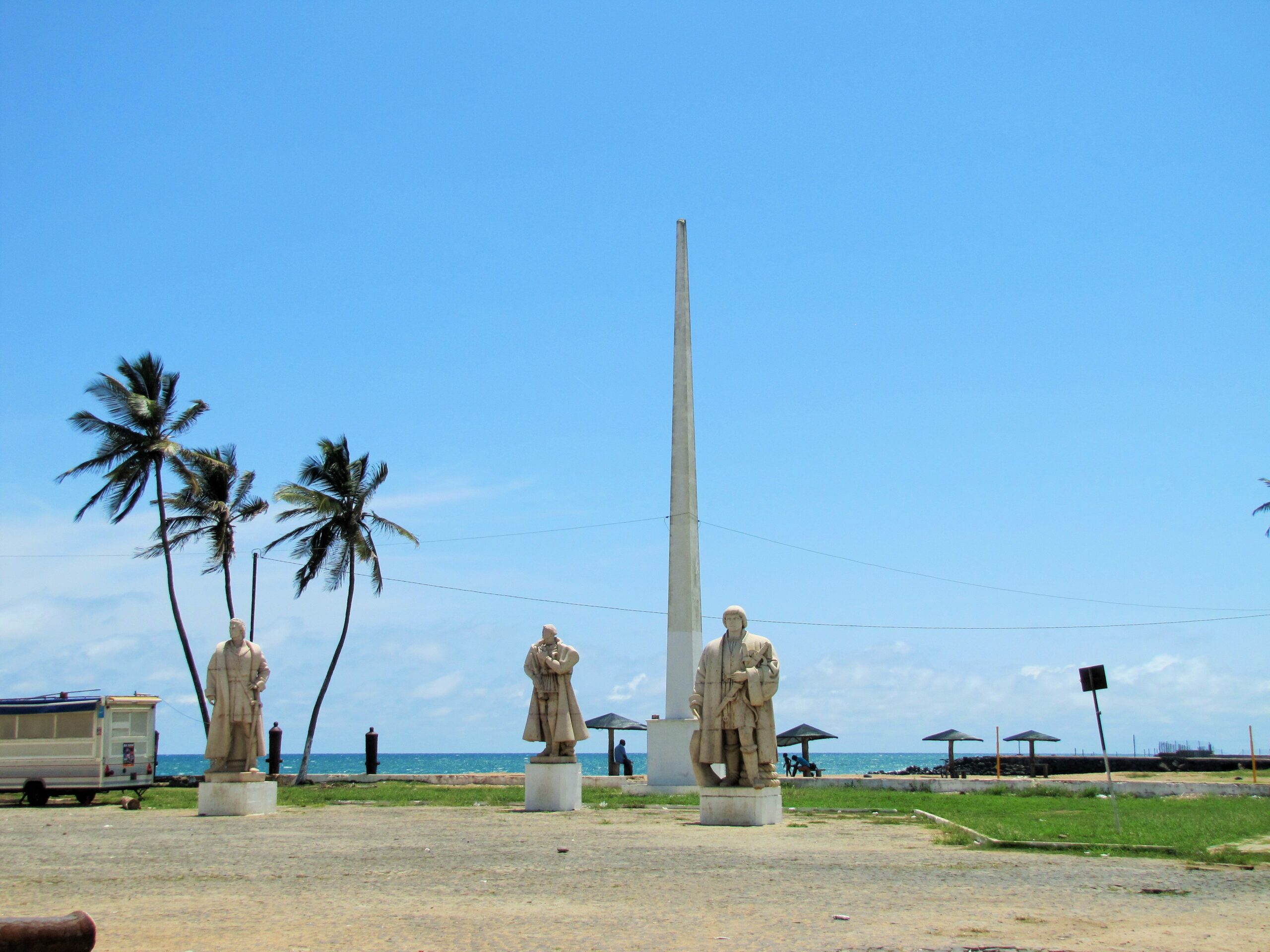 Sao_Tome_Explorers_Statues_3_(16061420078)
